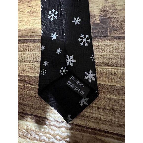 Dr. Seuss Enterprises The GRINCH Stole Christmas Santa Claus Men's Neck Tie - Picture 5 of 5